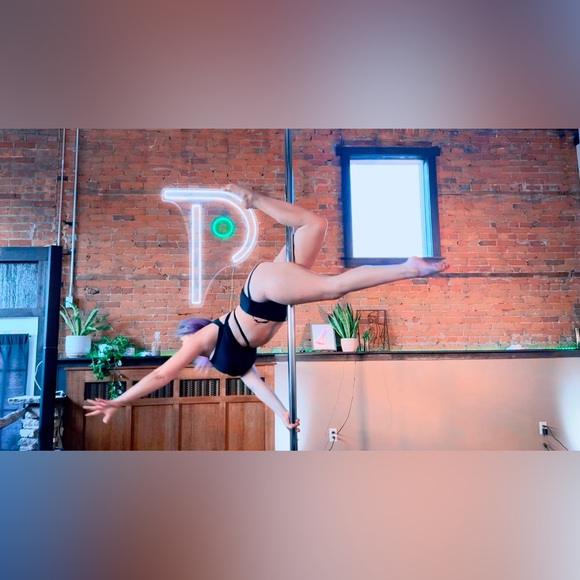 Meet The Buyer/Seller☺️ connect with me 💗 - Picture 2 of 13